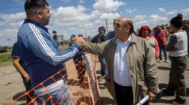 Mussi recorrió obras de pavimentación y dialogó con vecinos de distintos barrios