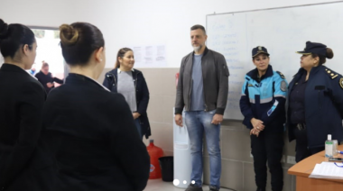 Diego Kravetz visitó la Escuela de Formación de la policía local