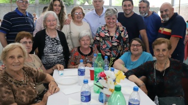 Grindetti compartió un encuentro con más de 400 adultos mayores