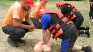 El equipo de Defensa Civil de Lanús se capacitó en rescate acuático 