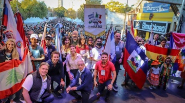 Mayra Mendoza visitó la fiesta de las colectividades de Quilmes