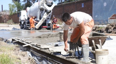 Avanza la pavimentación del parque industrial en Lanús Este