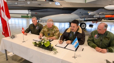 Argentina firmó el acuerdo por los 24 aviones de combate F-16 en Dinamarca