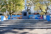 Vecinos denunciaron que el Municipio de Avellaneda les tapó un mural en Plaza Alsina