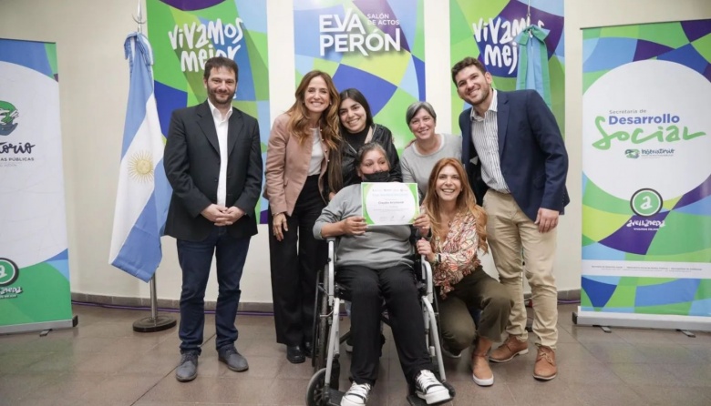 Magdalena Sierra y Tolosa Paz entregaron vouchers para mejoras habitacionales del Programa AccionAR