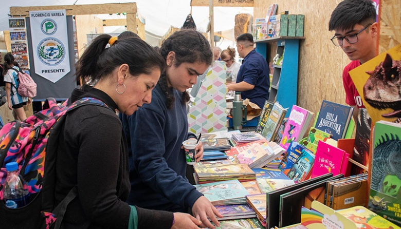 Andrés Watson inauguró la 15° edición para la Feria del Libro en Florencio Varela