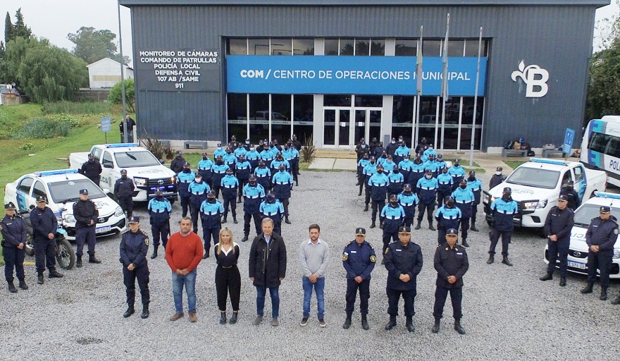 Cascallares y Fabiani presentaron a 60 nuevos policías para el distrito