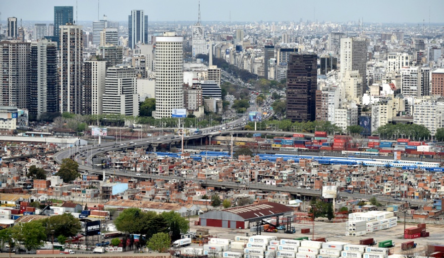 Según el INDEC, casi 4 de cada 10 personas en la Argentina son pobres