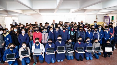 Conectar Igualdad: Más de 100 estudiantes de la Escuela Técnica N°3 de Wilde recibieron sus netbooks