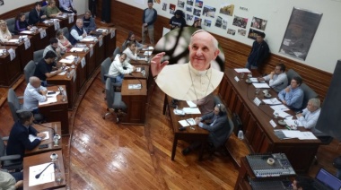 Homenaje unánime del HCD Avellaneda al papa Francisco