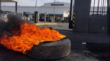 Trabajadores del neumático denunciaron despidos en Bridgestone y van al paro
