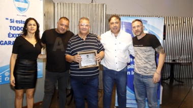 La Unión Nacional de Clubes de Barrio homenajeó al Secretario General de SUMA, Daniel Aversa