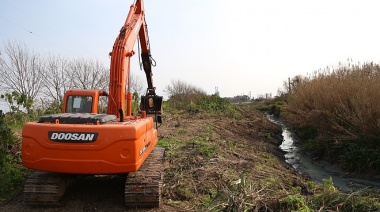 ACUMAR comenzó tareas de mantenimiento y perfilado de arroyos en cuatro municipios