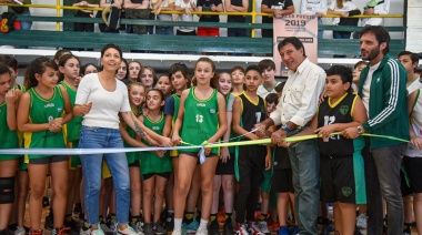 Mayra Mendoza inauguró la nueva cancha de Parquet del Club Moreno