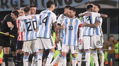 Con un golazo de Otamendi, Argentina le ganó a Paraguay y sigue en la cima
