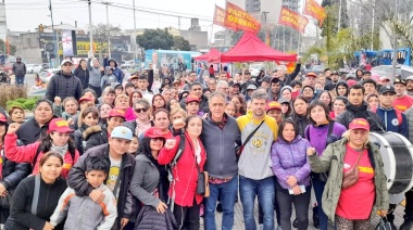 Pitrola recorrió la Feria de Domínico junto a los candidatos locales