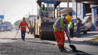 Mayra Mendoza recorrió la obra de pavimentación de la Avenida 12 de Octubre en Quilmes Oeste