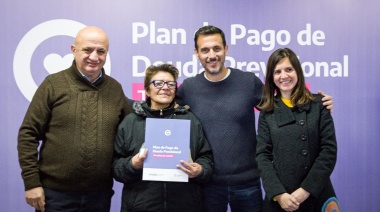 Julián Álvarez acompañó a Fernanda Raverta en la entrega de jubilaciones de ANSES en Lanús