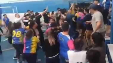 Batalla campal en un partido de fútbol femenino en Villa Domínico