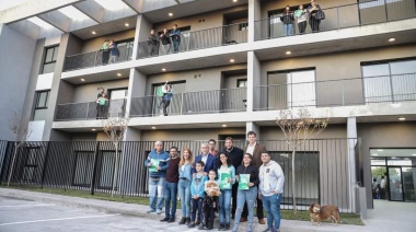 Ferraresi entregó más viviendas a vecinos y vecinas de Avellaneda