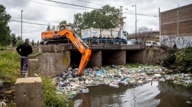 Operativos de limpieza en el arroyo las Piedras y desobstrucción de sumideros y desagües