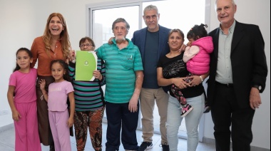 Jorge Ferraresi y Magdalena Sierra entregaron viviendas en la Isla Maciel 