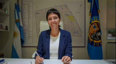 Mayra Mendoza anunció un aumento salarial del 48,2% y un bono de $10.000 para todos los municipales
