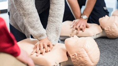 Curso de RCP y uso del DEA en la UTN Avellaneda