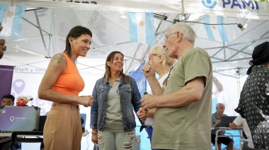 Mayra Mendoza supervisó un nuevo operativo "Quilmes Cerca" en la Plaza 25 de Mayo de Ezpeleta