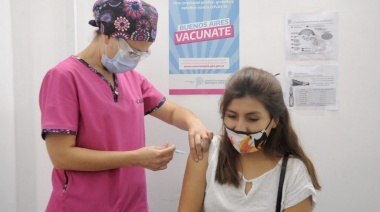 Kicillof anunció la vacunación libre de terceras dosis para los mayores de 18 años