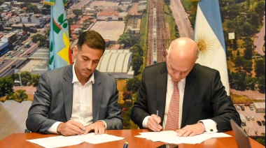 Julián Álvarez y Néstor Grindetti firmaron el traspaso formal de la intendencia de Lanús