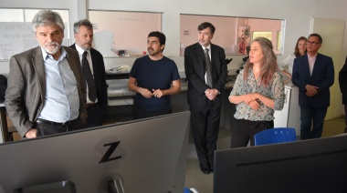 El ministro Filmus recorrió los laboratorios de la UNDAV junto al rector Calzoni