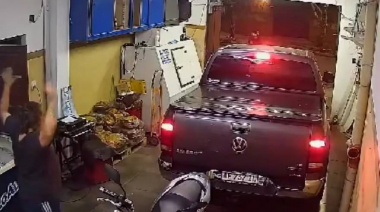 Avellaneda: dos motochorros encañonaron a un vecino y le robaron su camioneta