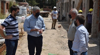 El ministro Ferraresi recorrió obras de viviendas en distintos barrios de Avellaneda