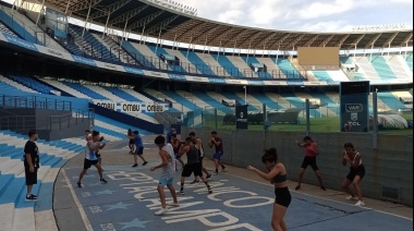 Estudiantes de la Escuela Técnica de la UNDAV recibieron becas de Racing Club