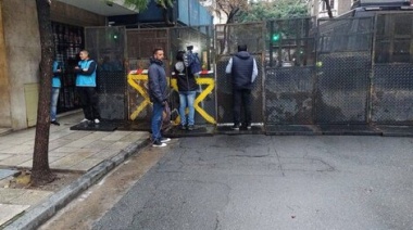 La Ciudad puso vallas en la puerta de la casa de Cristina Kirchner