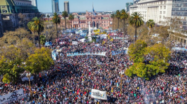 Masiva movilización a Plaza de Mayo en apoyo a Cristina Kirchner  y en defensa de la democracia