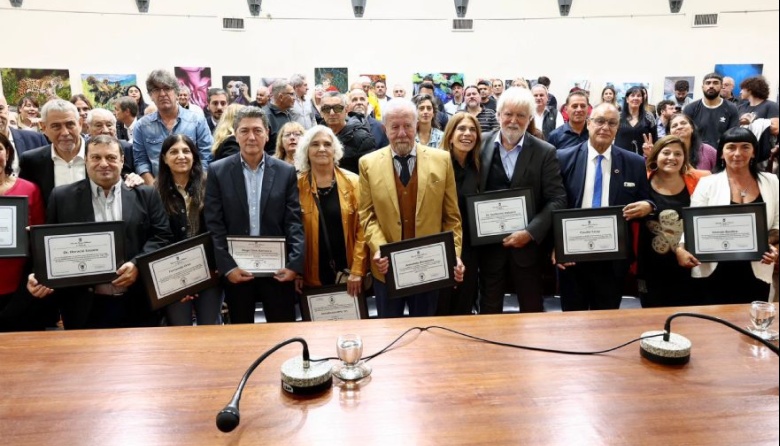 Barrueco y Ferraresi inauguraron el hall "Presidentes de la democracia"