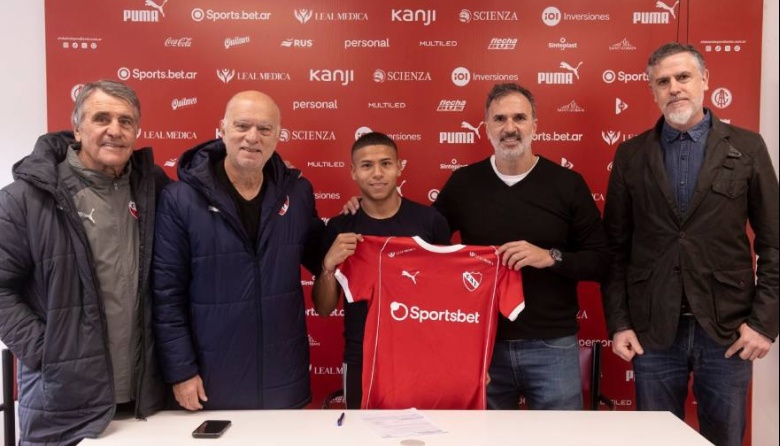 Facundo Valdez firmó su primer contrato profesional con Independiente