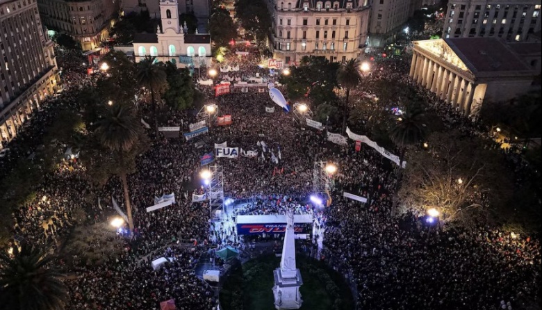Masiva Marcha Federal Universitaria en defensa de la educación pública y la ciencia