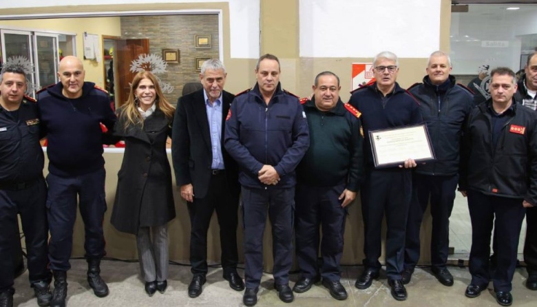 Avellaneda homenajeó a los Bomberos Voluntarios de Dock Sud en su aniversario
