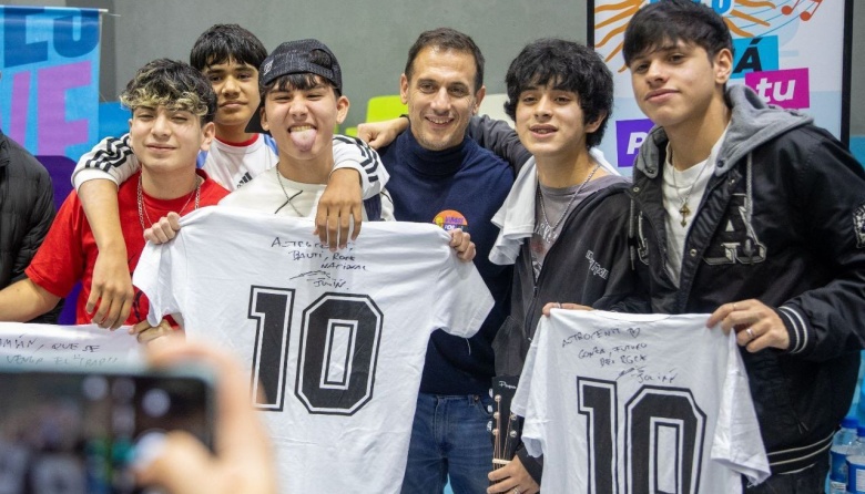 Julián Álvarez encabezó el lanzamiento del Programa “Mejor Hablar de Ciertas Cosas”