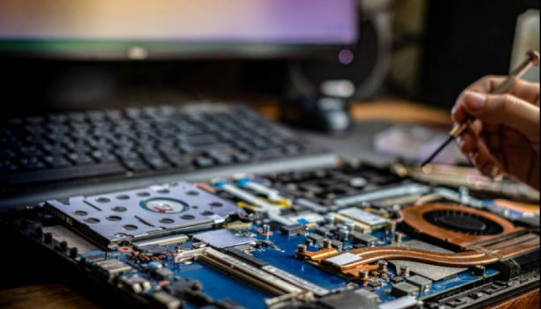 UTN Avellaneda: capacitación en reparación de notebooks