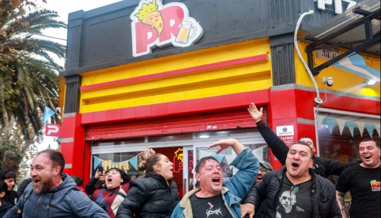 El destino unió al Indio Solari con una pizzería de Avellaneda que hoy es símbolo de su despedida