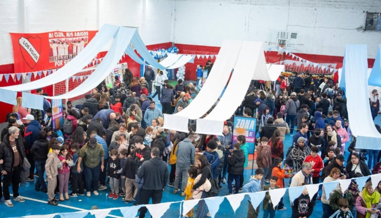 Emmanuel Santalla impulsó una multitudinaria jornada de intercambio de figuritas junto al Club Los Rojos de Gerli