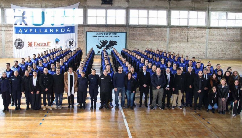 Cadetes de la Policía Municipal de Avellaneda juraron lealtad a la Bandera