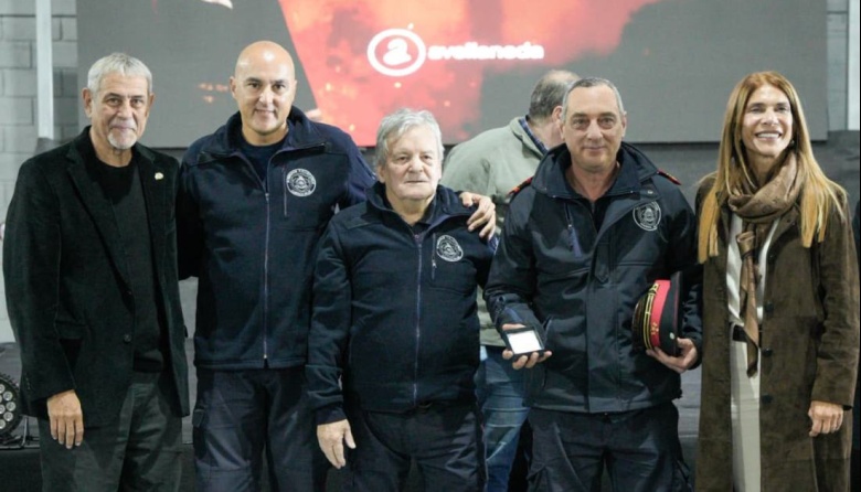 Avellaneda homenajeó a los bomberos voluntarios por su compromiso con la comunidad