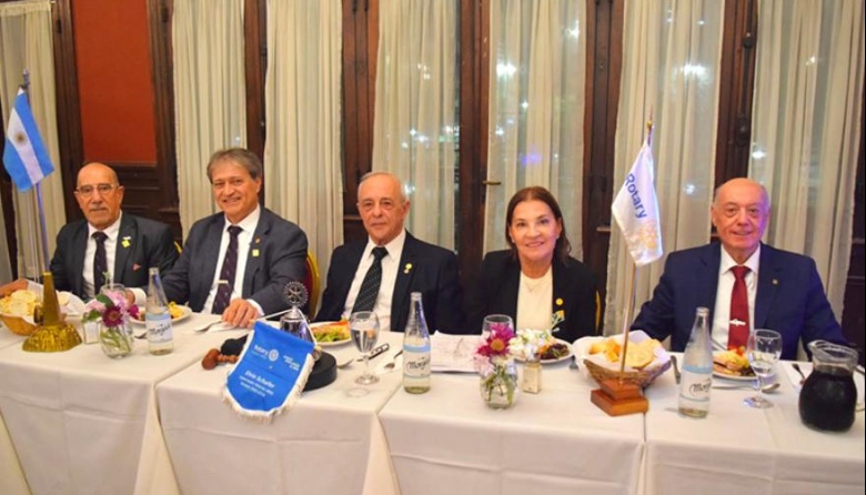 El Rotary Club Avellaneda renovó sus autoridades y eligió por primera vez a una mujer para presidir la institución