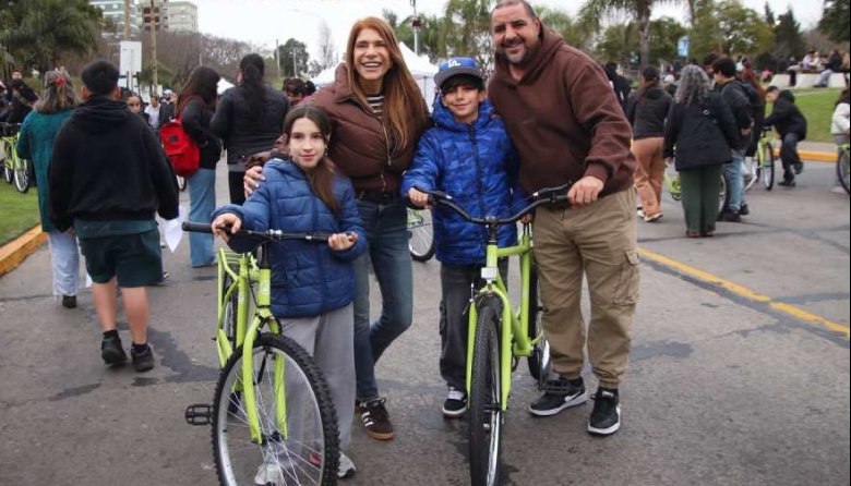 Magdalena Sierra entregó más de 4500 bicicletas a estudiantes de Avellaneda