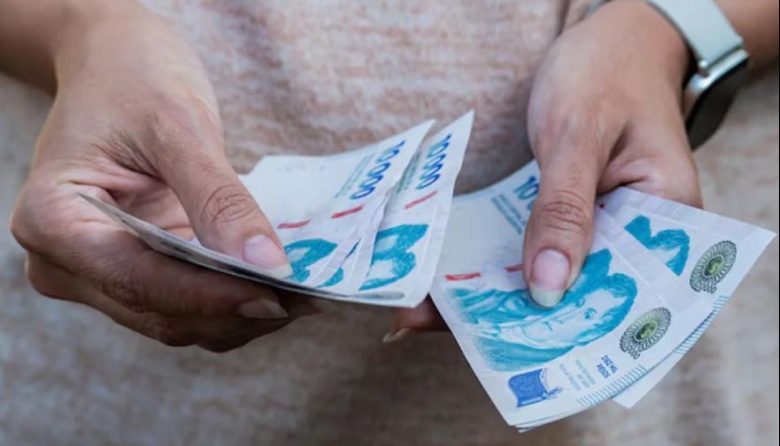 El Gobierno fijó aumentos escalonados para el salario mínimo hasta abril de 2027